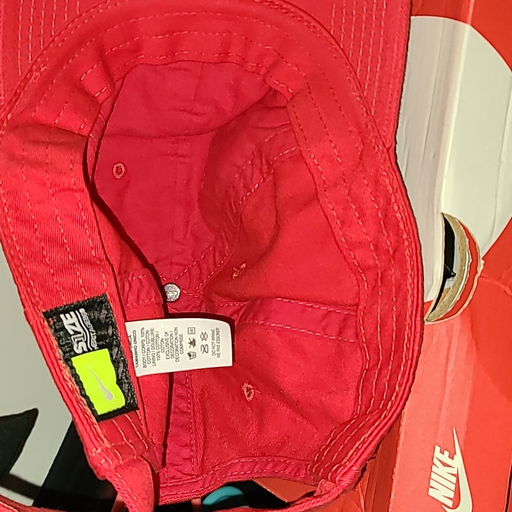 Nike hat - Picture 3 of 3